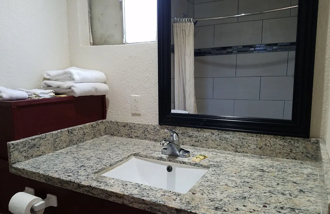 Classic Inn And Suites-1