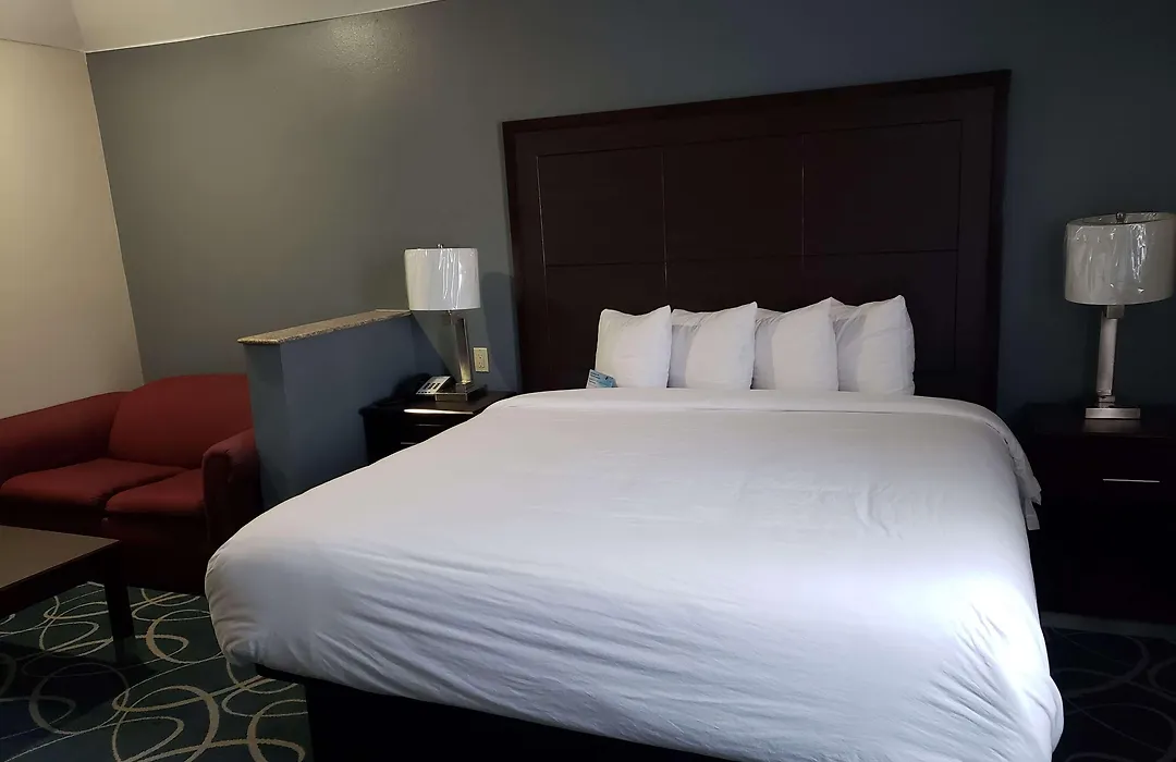Days Inn & Suites By Wyndham Cleburne Tx-1