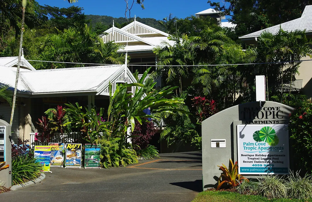 Palm Cove Tropic Apartments-1
