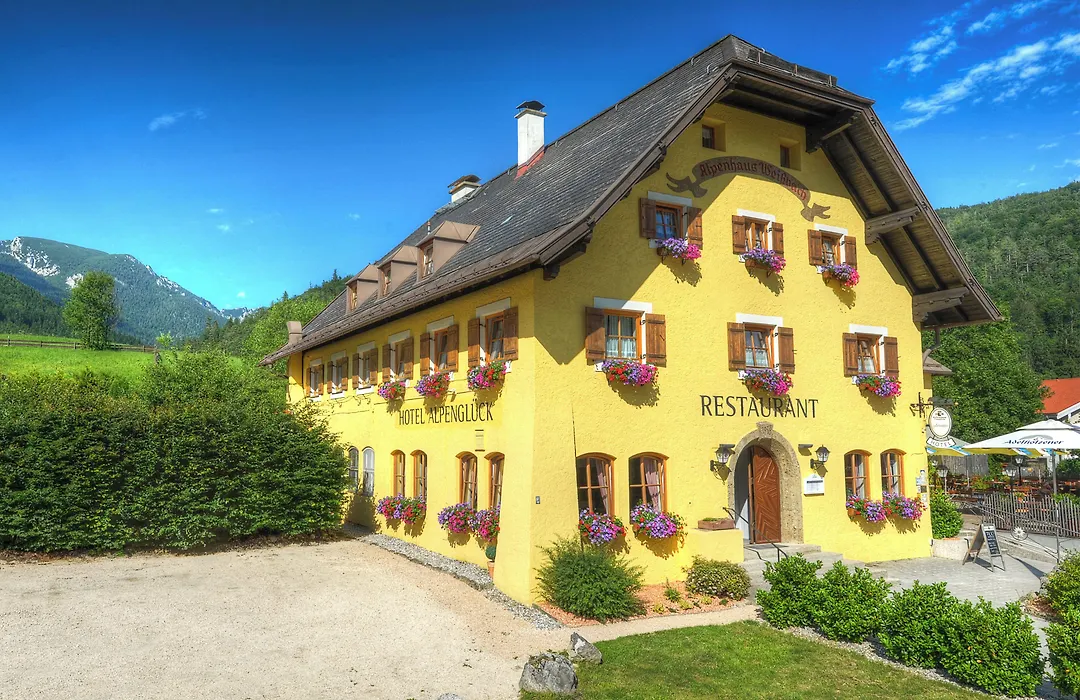 Land-Gut-Hotel Restaurant Alpenglück-1