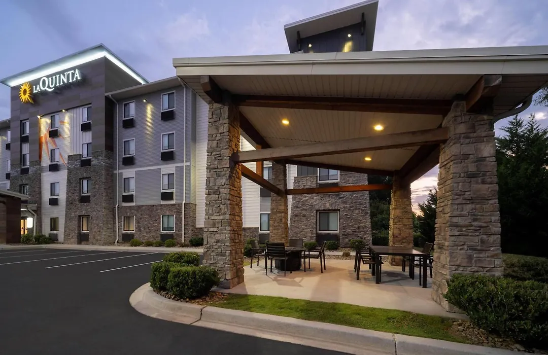 La Quinta Inn & Suites By Wyndham Greenville Woodruff Rd-1