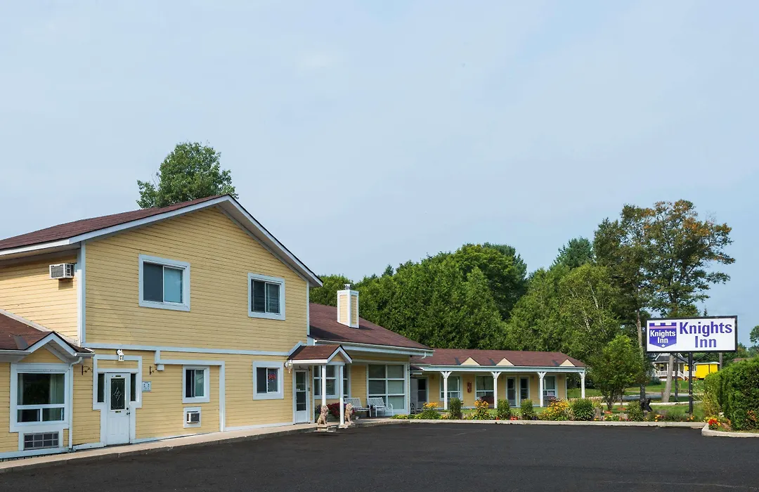 Knights Inn Bracebridge-1