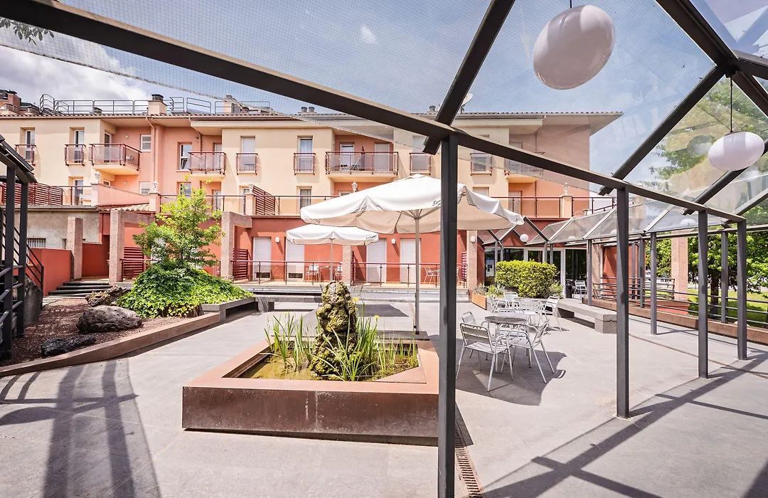 Hotel La Perla D'Olot-1