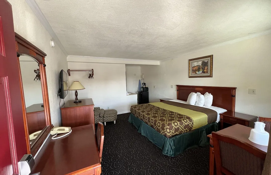 Americas Best Value Inn Hanford-1