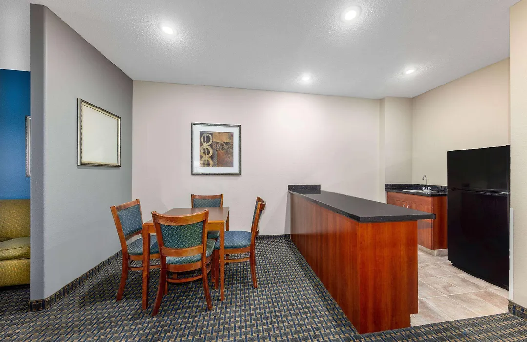 Baymont By Wyndham Pratt-1