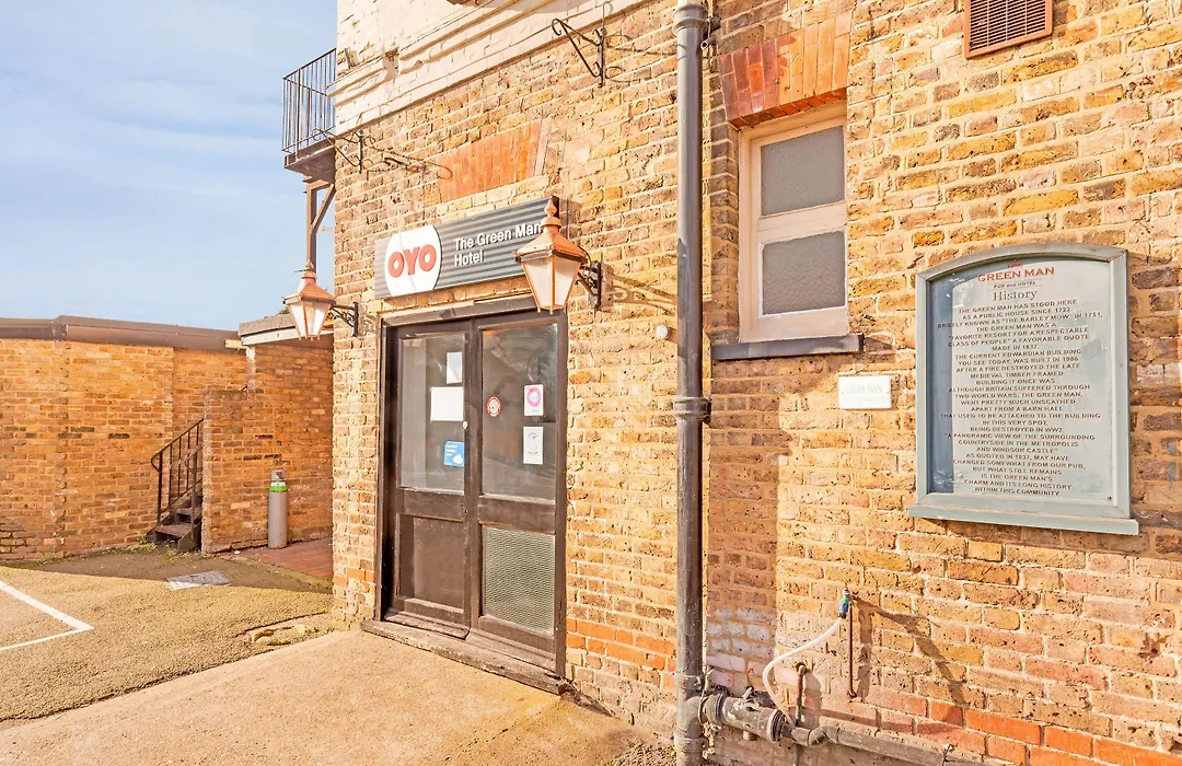 The Green Man Pub And Hotel By Oyo-1