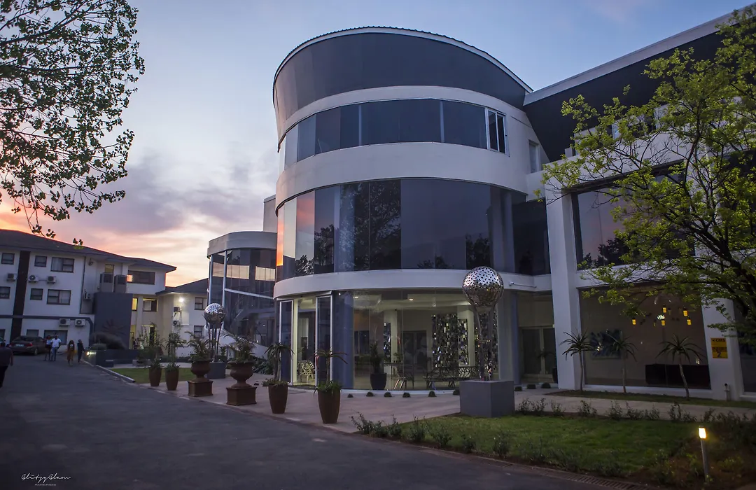 The Lakes Hotel & Conference Centre-1