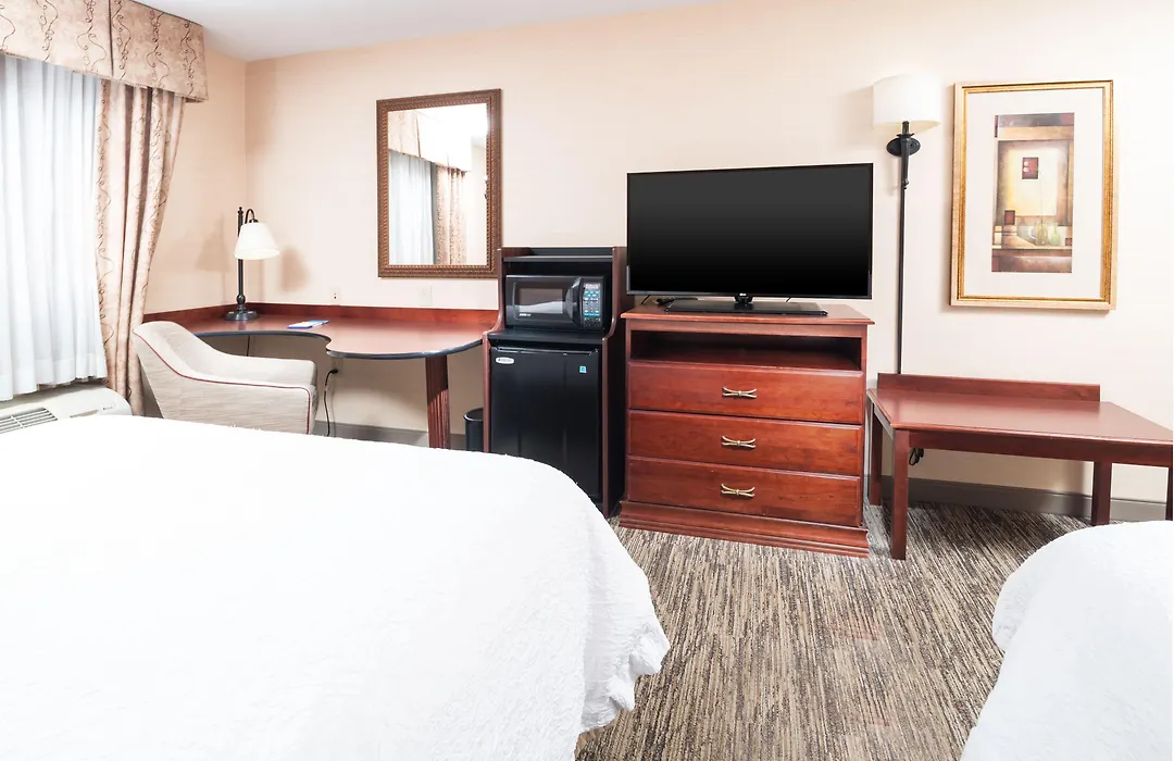 Hampton Inn & Suites Greensburg-1