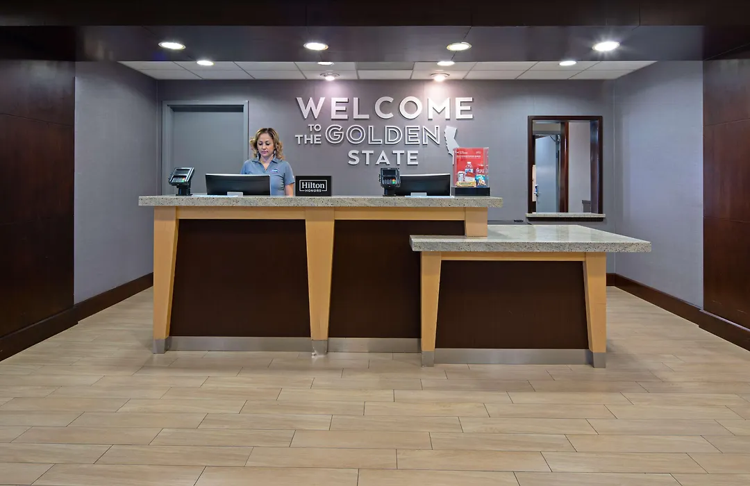 Hampton Inn Visalia-1