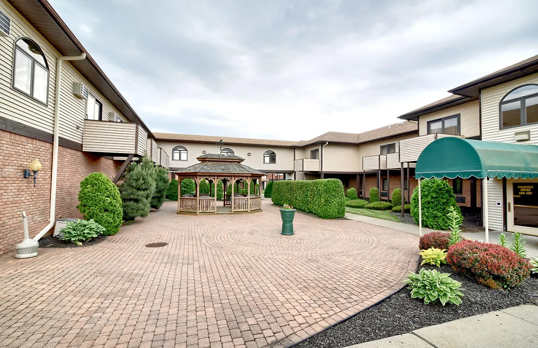 Roosevelt Inn & Suites Saratoga Springs-1