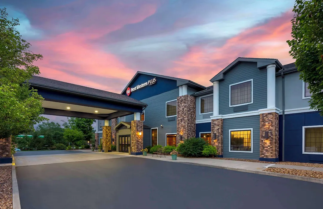 Best Western Plus Victor Inn & Suites-1