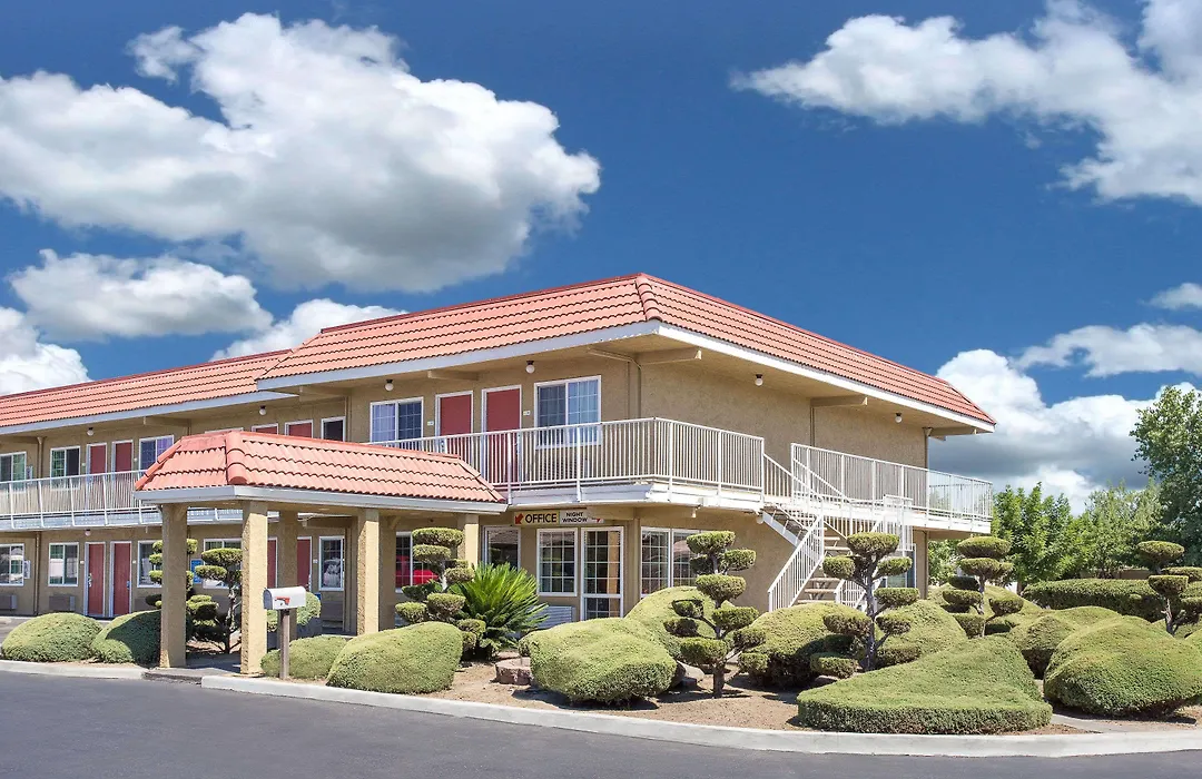Days Inn By Wyndham Turlock-1