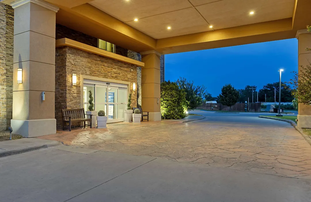 Best Western Plus Guymon Hotel & Suites-1