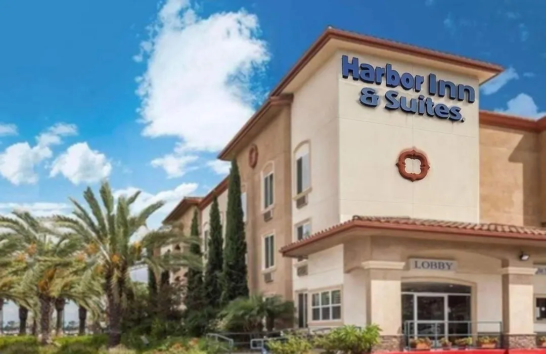 Harbor Inn & Suites-1