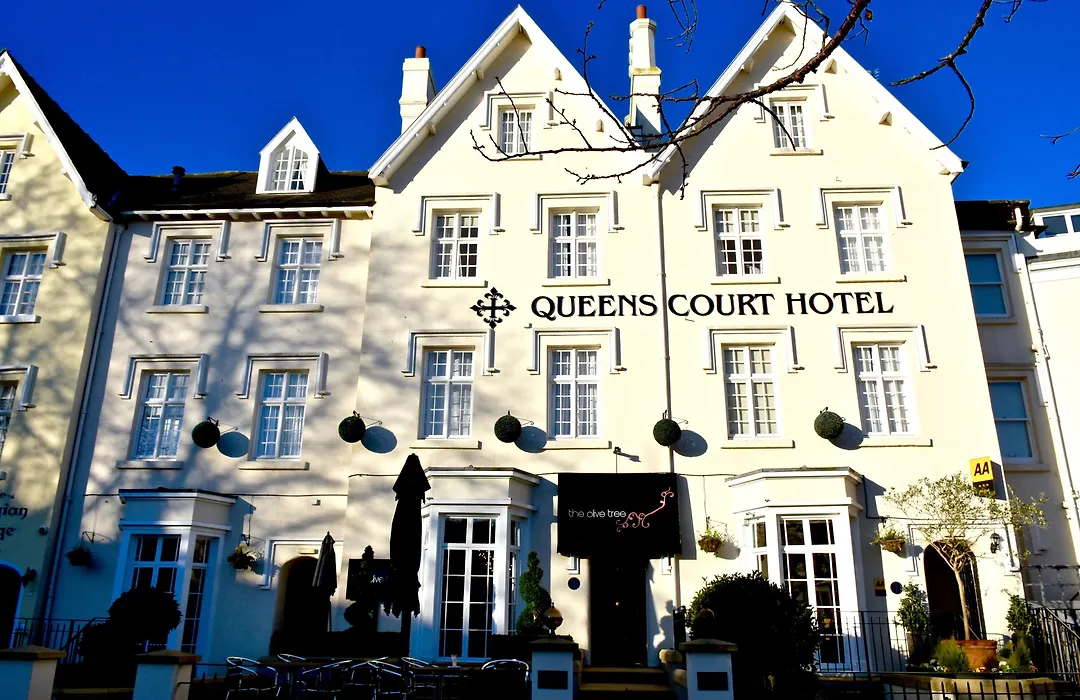 Queens Court Hotel-1