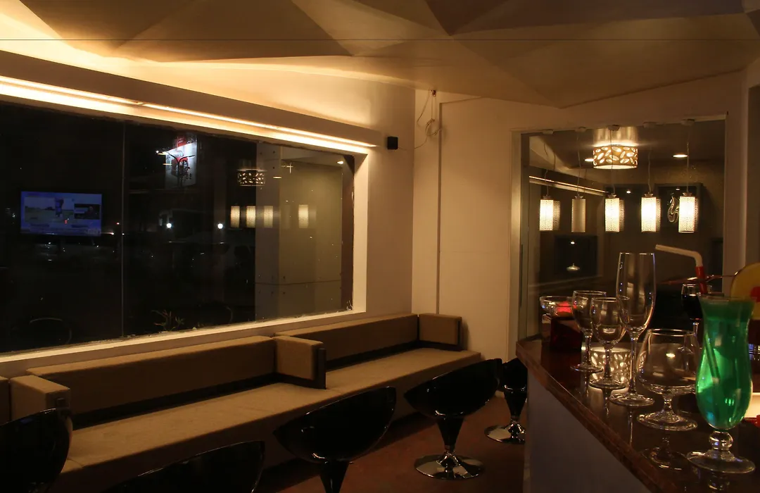 Oyo 2037 Hotel Manor-1