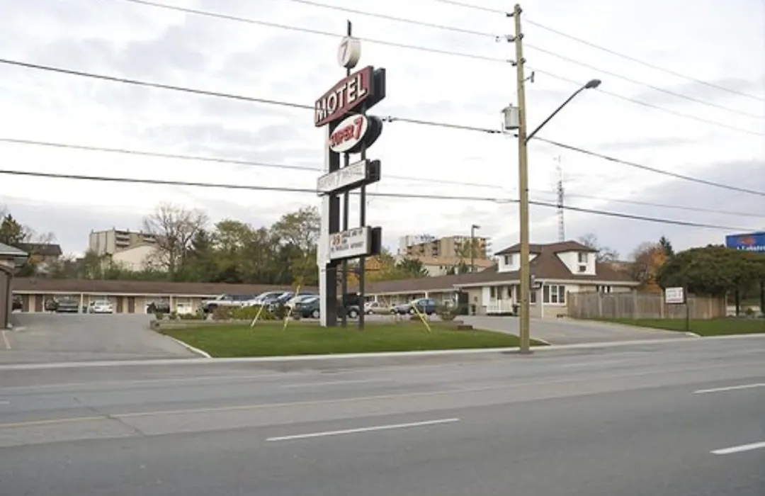 Super 7 Motel London-1