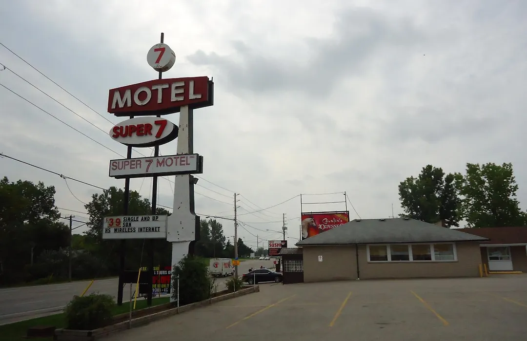 Super 7 Motel London-1