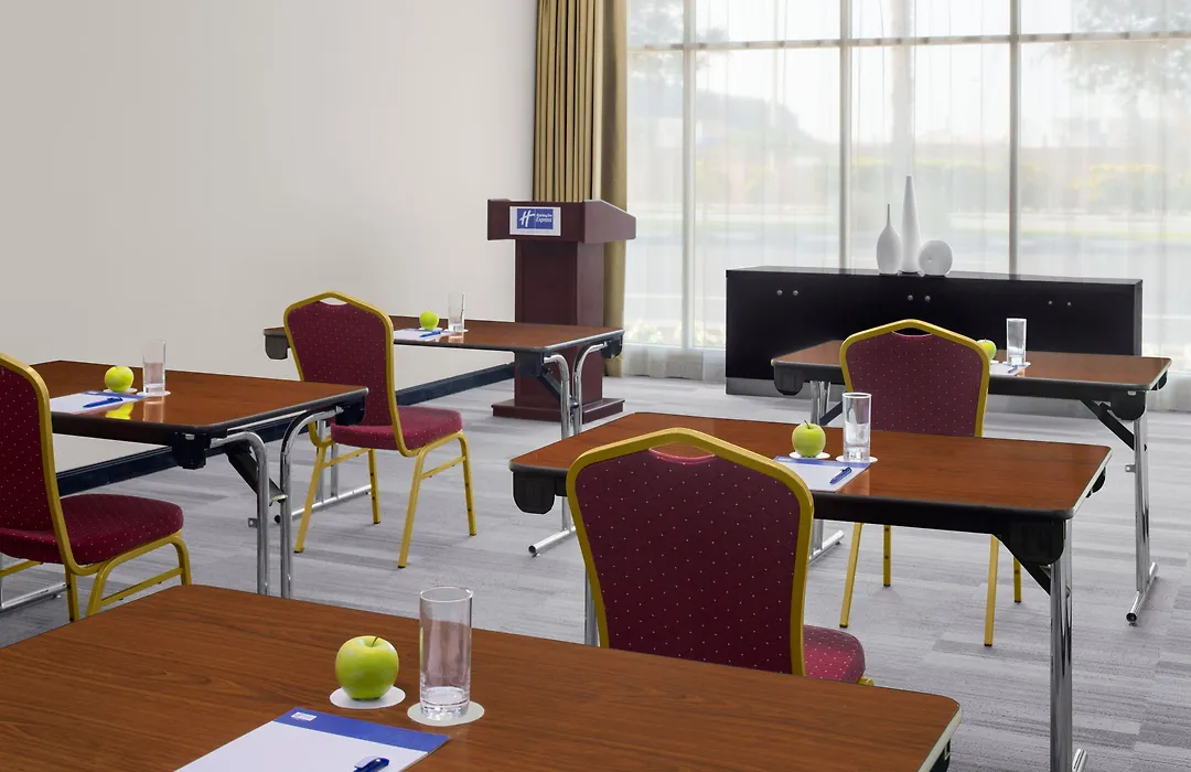 Holiday Inn Express Dubai Jumeirah, An Ihg Hotel-1