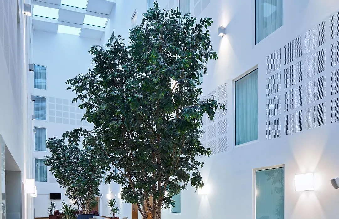 Courtyard By Marriott London Gatwick Airport-1