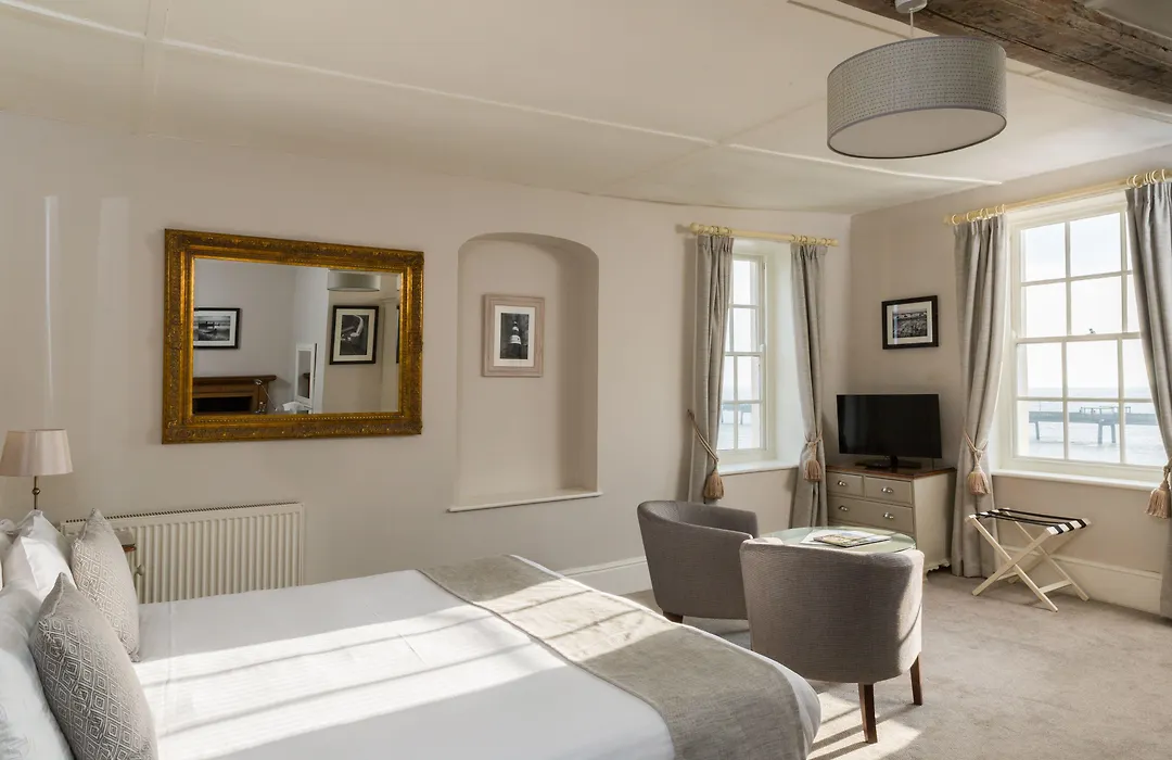 Royal Hotel-1
