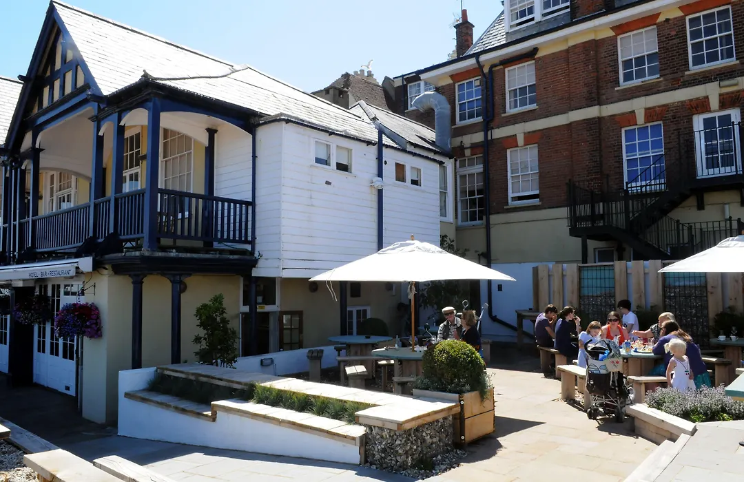 Royal Hotel-1