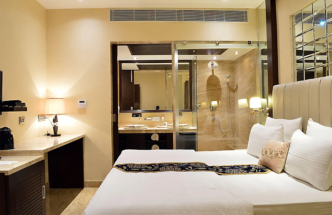 Hotel Emperor Palms-1