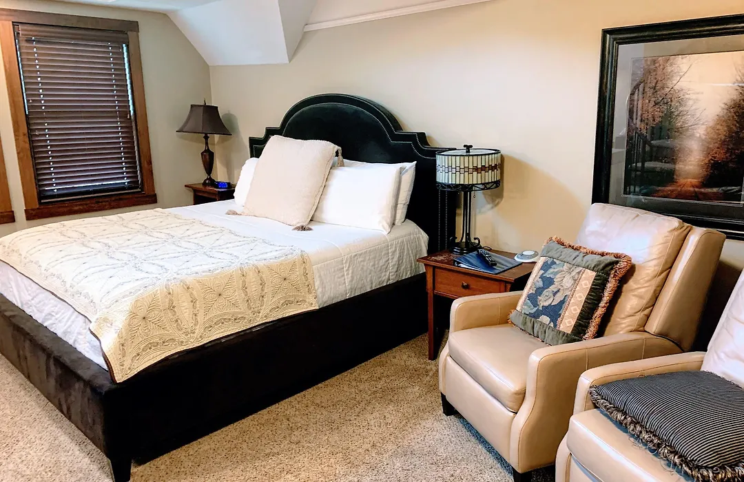Iowa House Ames Bed And Breakfast-1