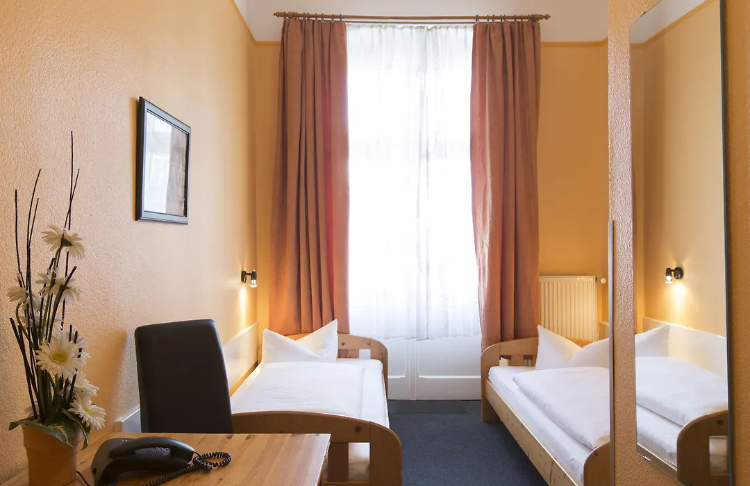 Hotel Am Hermannplatz-1