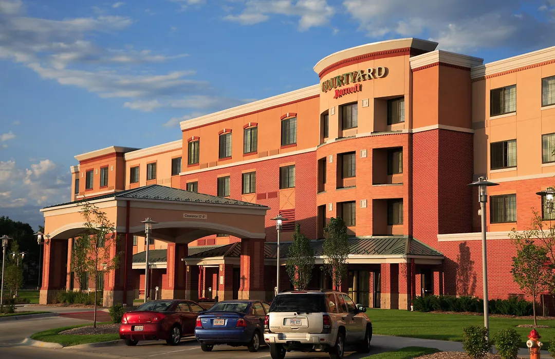 Courtyard By Marriott Omaha Aksarben Village-1