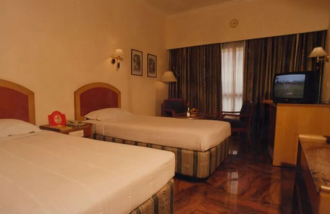 Kamat Lingapur Hotel-1