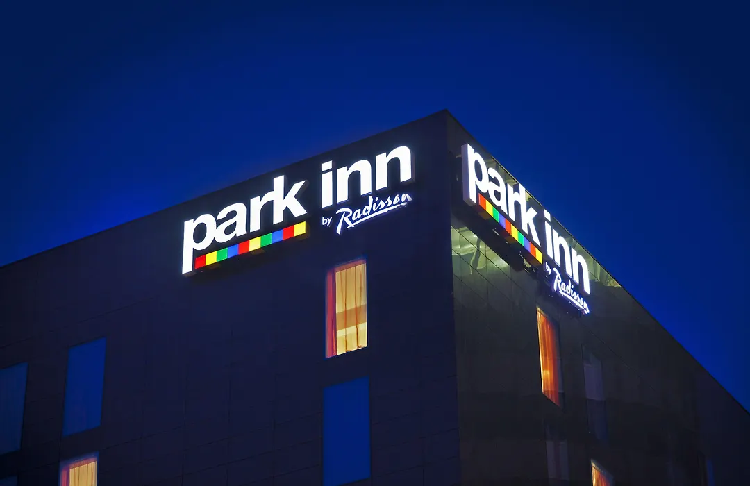 Radisson Hotel Manchester City Centre, A Verified Net Zero Hotel-1