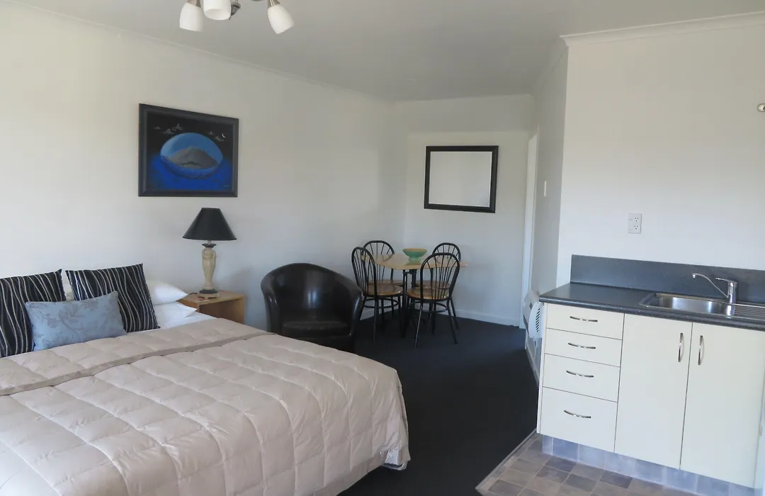 Colonial Motel-1