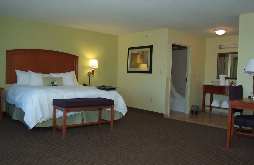Hampton Inn Macomb-1