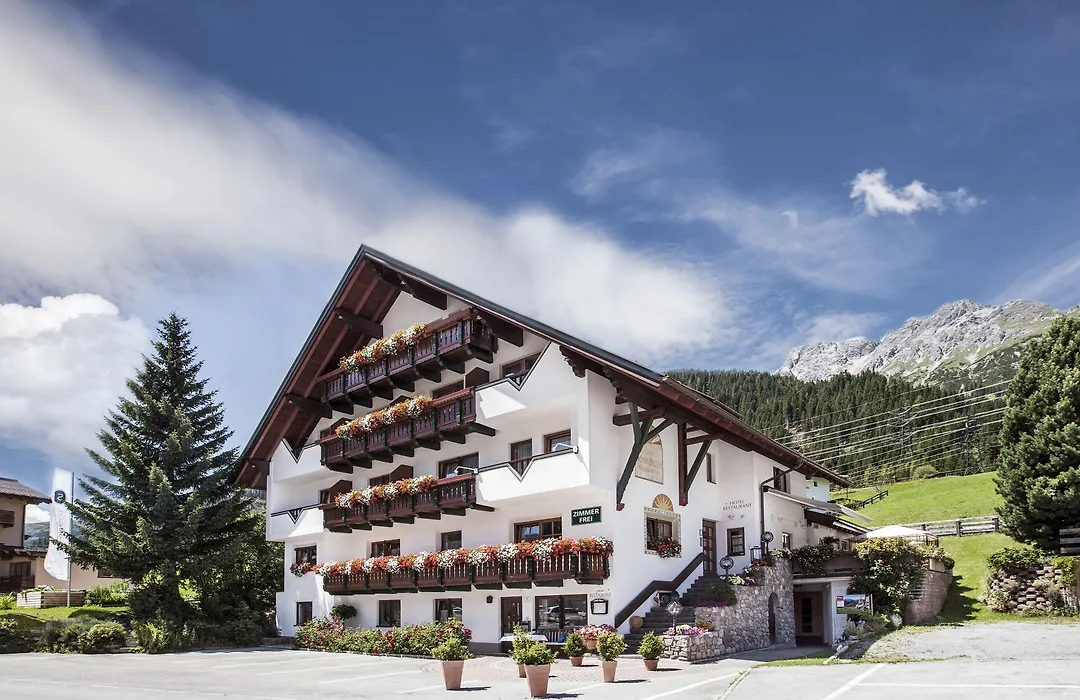 Hotel Die Arlbergerin - Design&Tiroler Gemütlichkeit-1