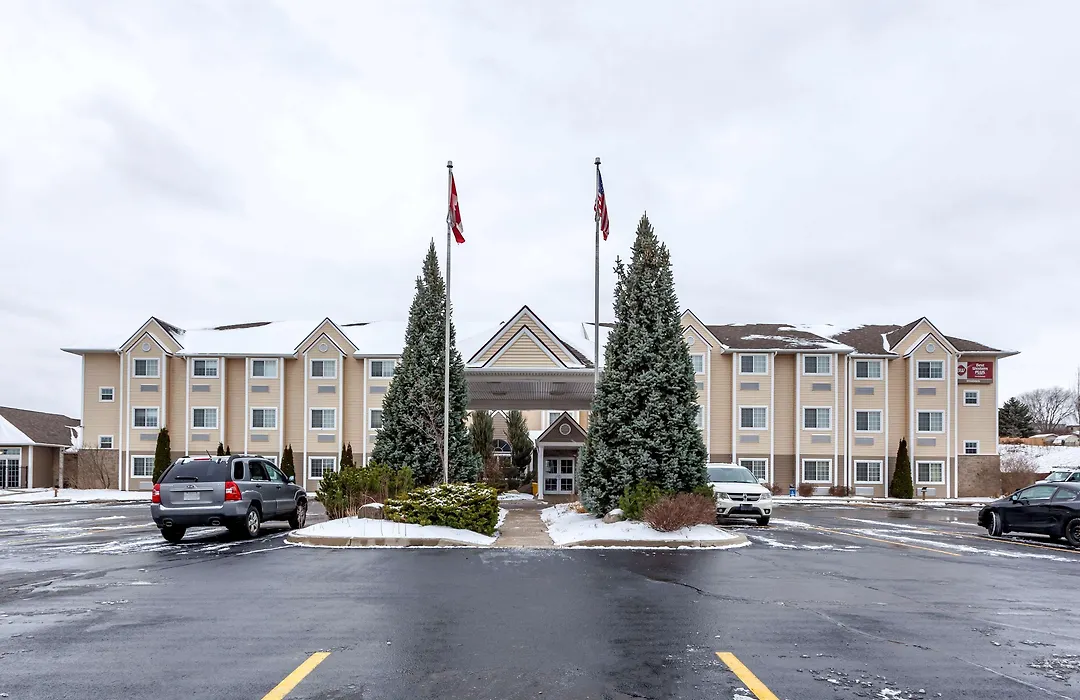 Best Western Plus Woodstock Inn & Suites-1