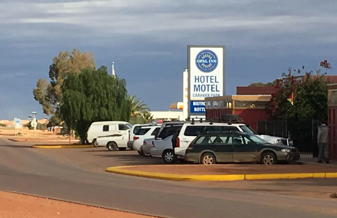 Opal Inn Hotel, Motel, Caravan Park-1