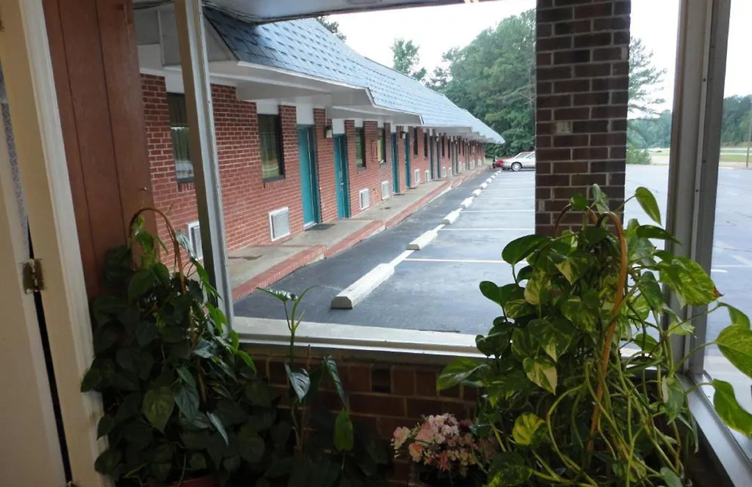 Budget Inn Franklinton-1