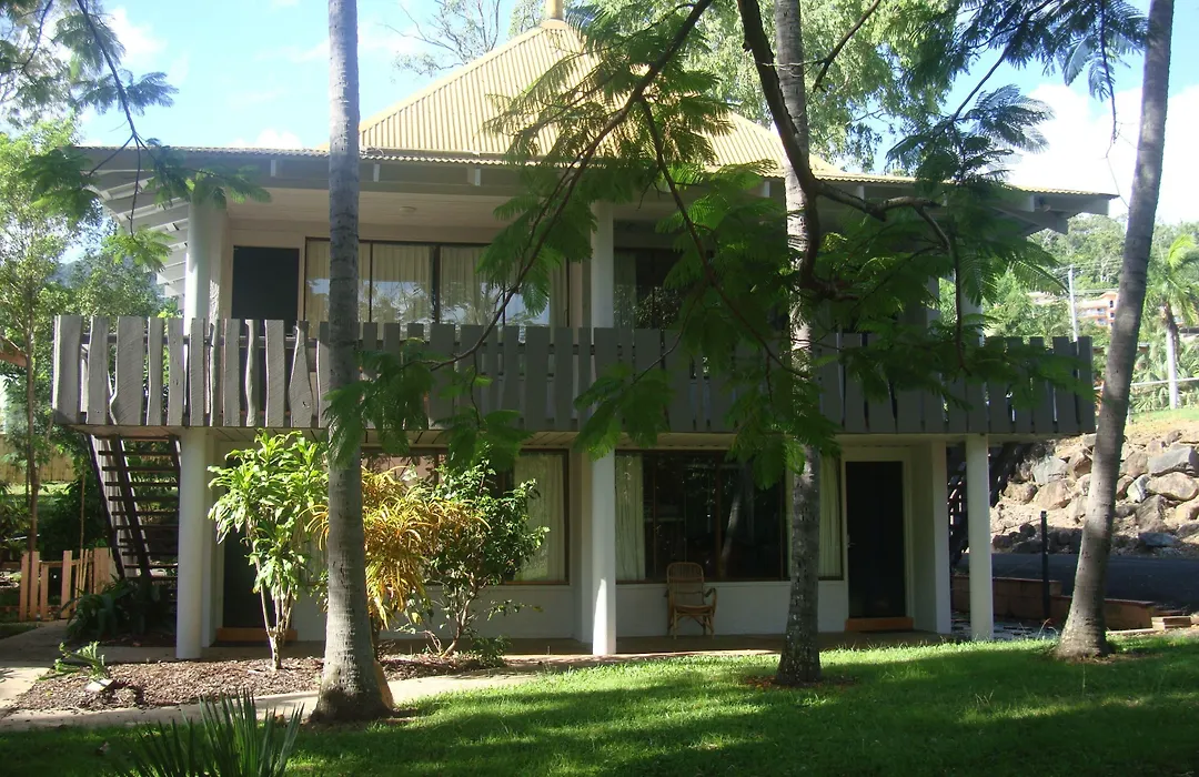 Base Airlie Beach Resort-1