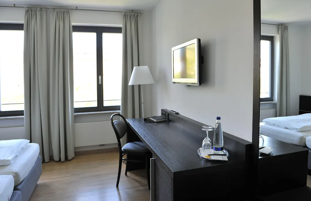 Tandem Hotel-1