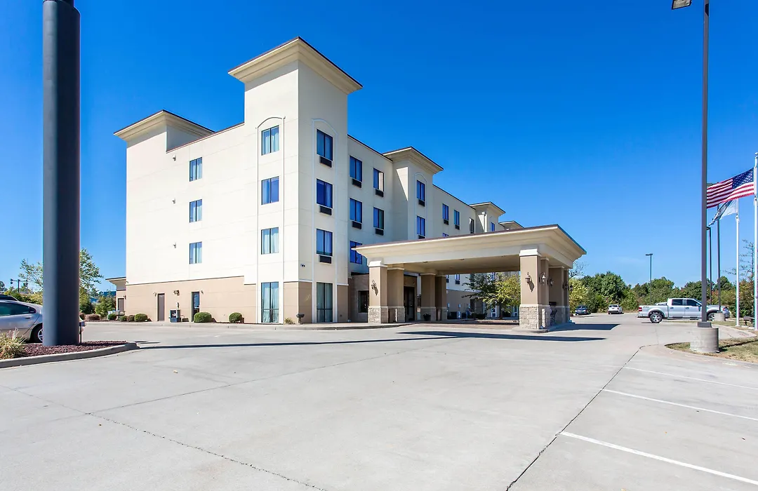 Comfort Inn & Suites-1