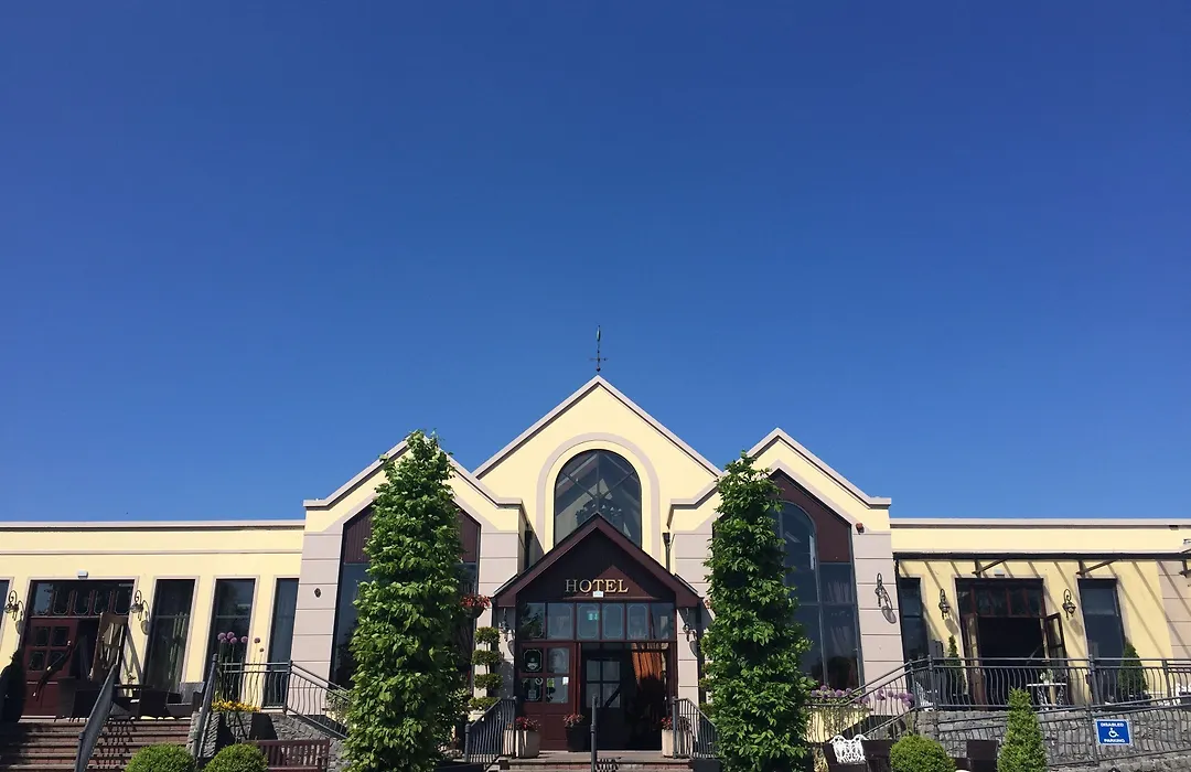 Four Seasons Hotel & Leisure Club-1