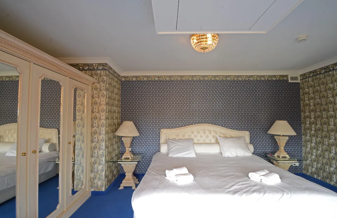 Fletcher Familiehotel De Hunzebergen-1