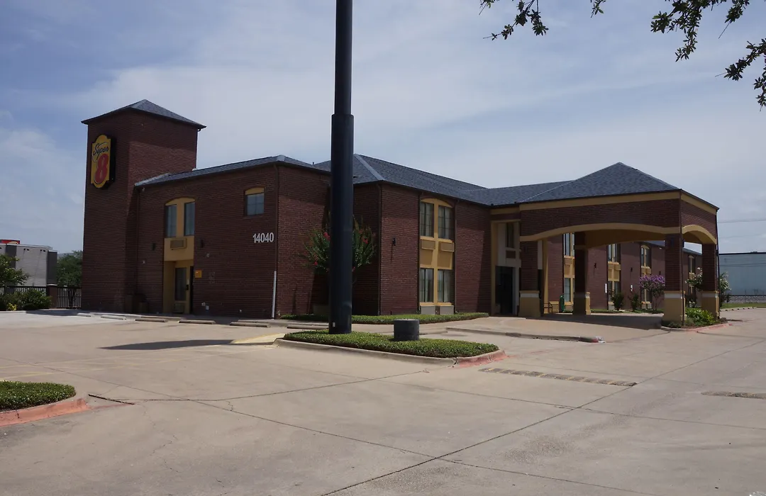 Super 8 By Wyndham Farmers Branch/North Dallas-1