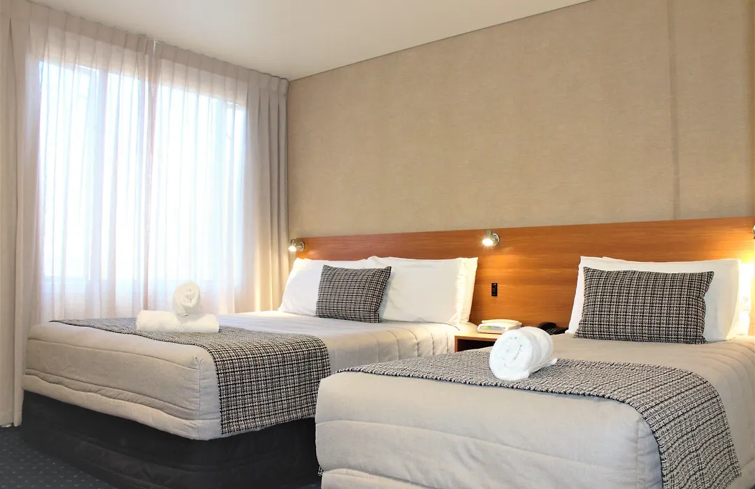 Ventura Inn & Suites Hamilton-1