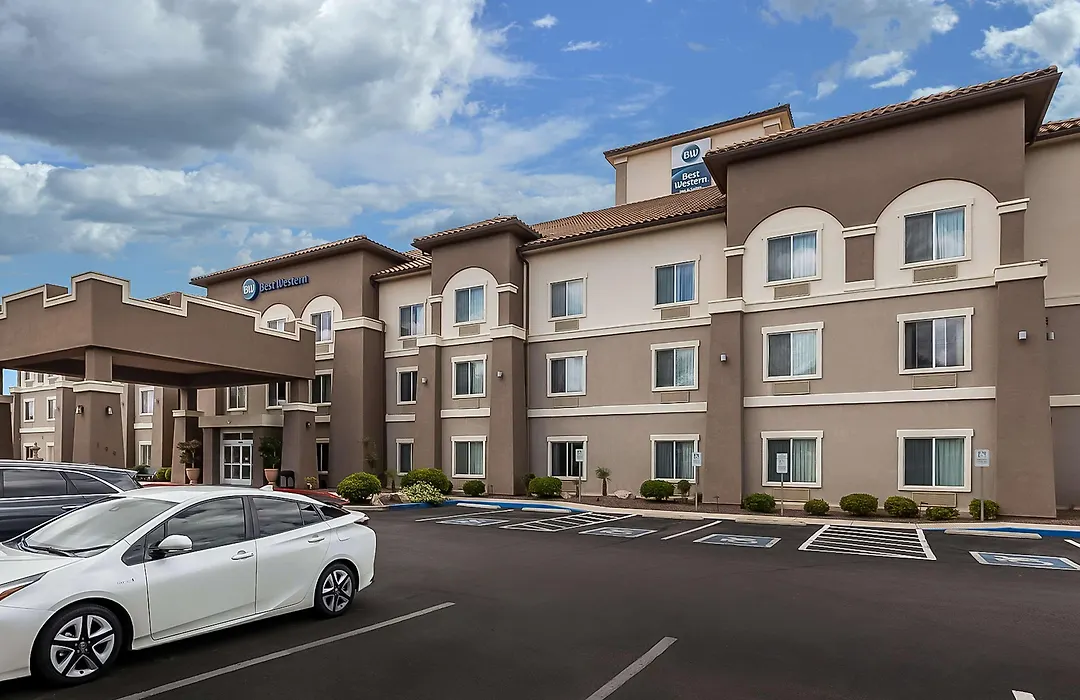 Best Western Douglas Inn & Suites-1