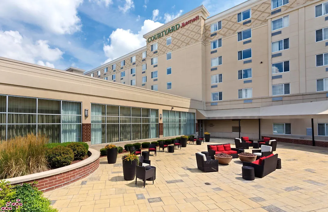 Courtyard Fort Wayne Downtown At Grand Wayne Convention Center-1