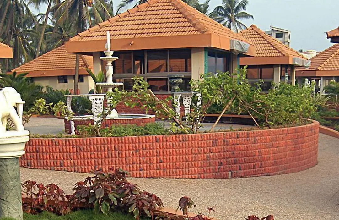 Paradise Isle Beach Resort-1