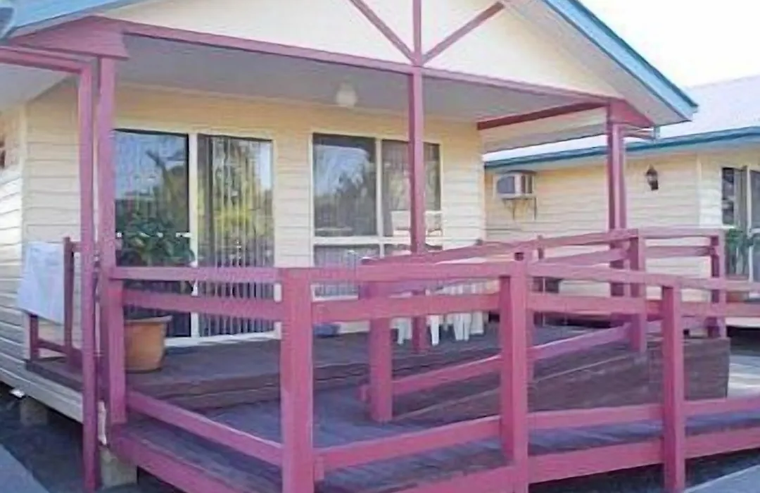 Dolphin Sands Holiday Cabins-1