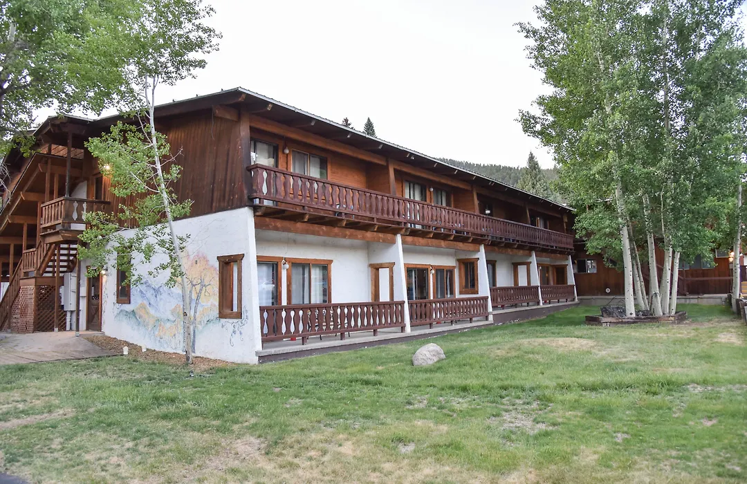 Alpine Lodge Red River-1
